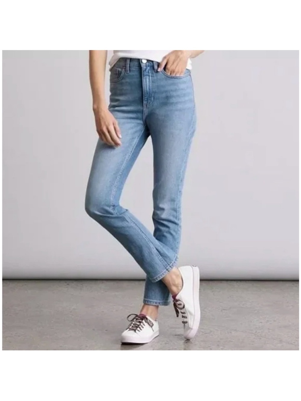 Elizabeth and James The Vintage Straight Jeans Size 14/32 in Light Wash Retro
